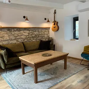 https://charming-typical-stone-house-with-modern-amenities.hotels-rhonealpes.com